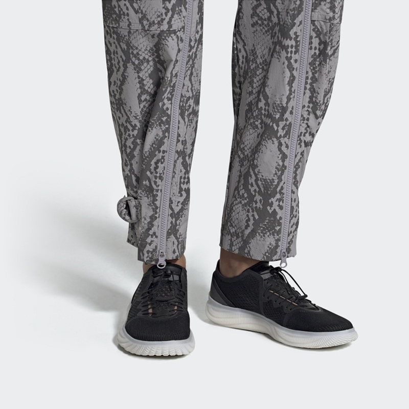 Sizing (W) Stella McCartney x 阿迪达斯 PureBoost 款 '核心黑' 训练鞋 F36389