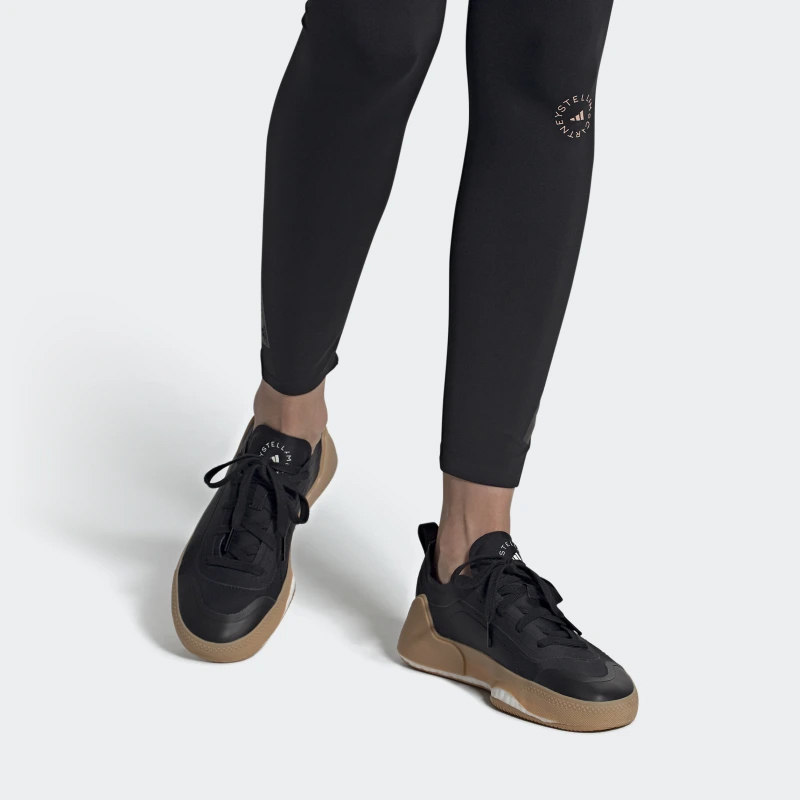 Sizing (W) Stella McCartney x adidas Treino ''Zwart Gum'' FV6524
