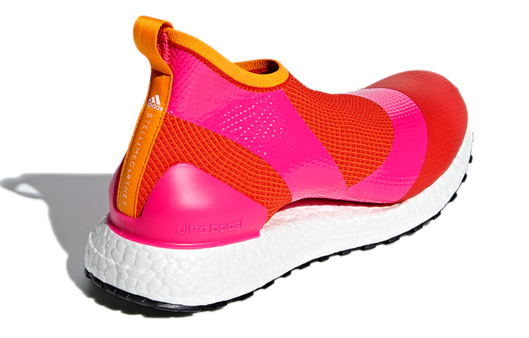 Lookbook (W) Stella McCartney x adidas UltraBoost X AT ''Shock Pink'' Dames Sneakers AC7566