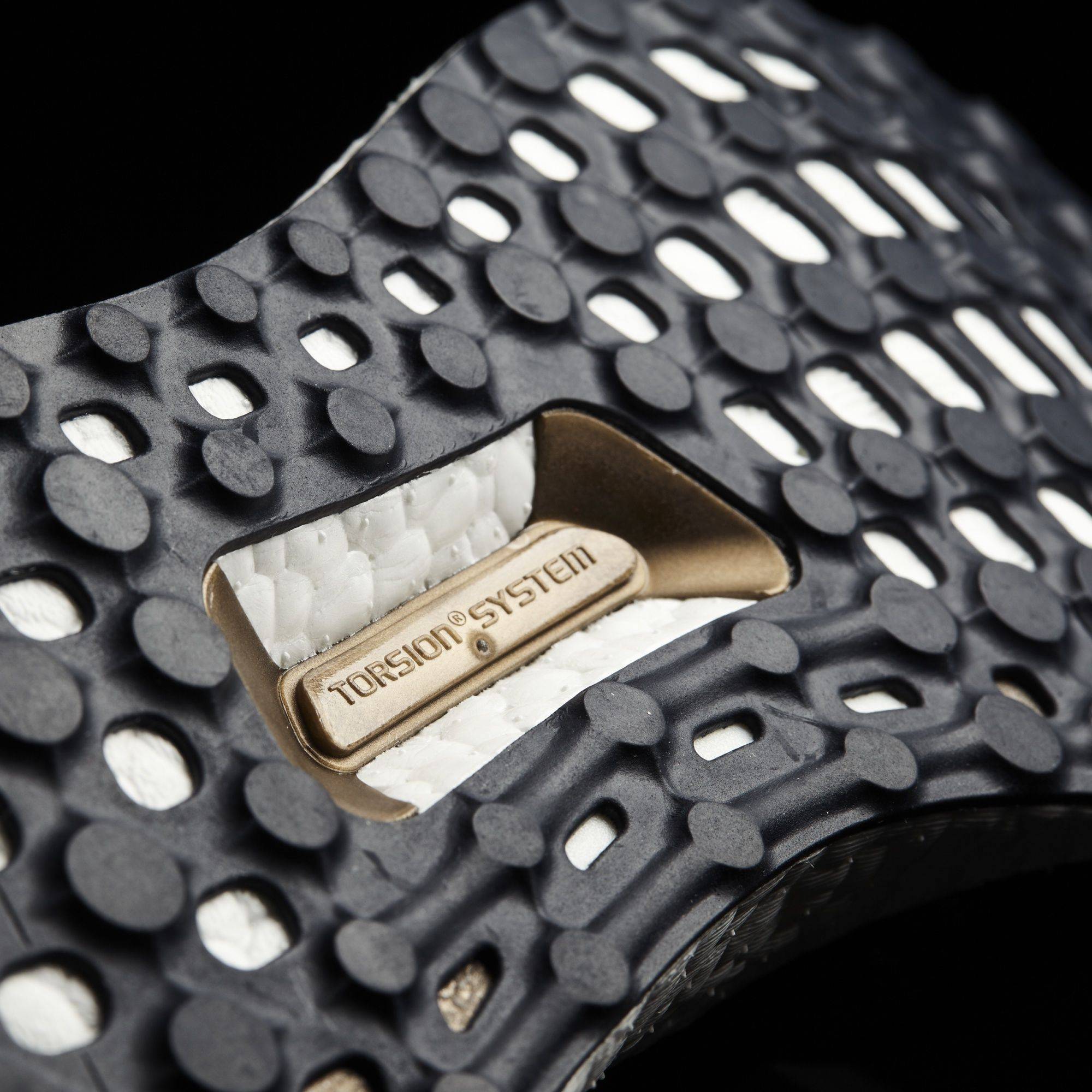 Sizing 阿迪达斯 Ultraboost 舒適耐磨減震 高幫運動跑步鞋 女款 黑