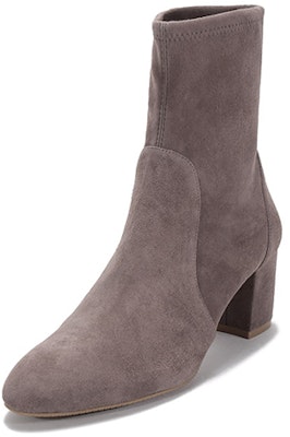 Stuart Weitzman 絨面皮粗跟短筒靴 女款 灰褐色 Lookbook Stuart Weitzman 絨面皮粗跟短筒靴 女款 灰褐色