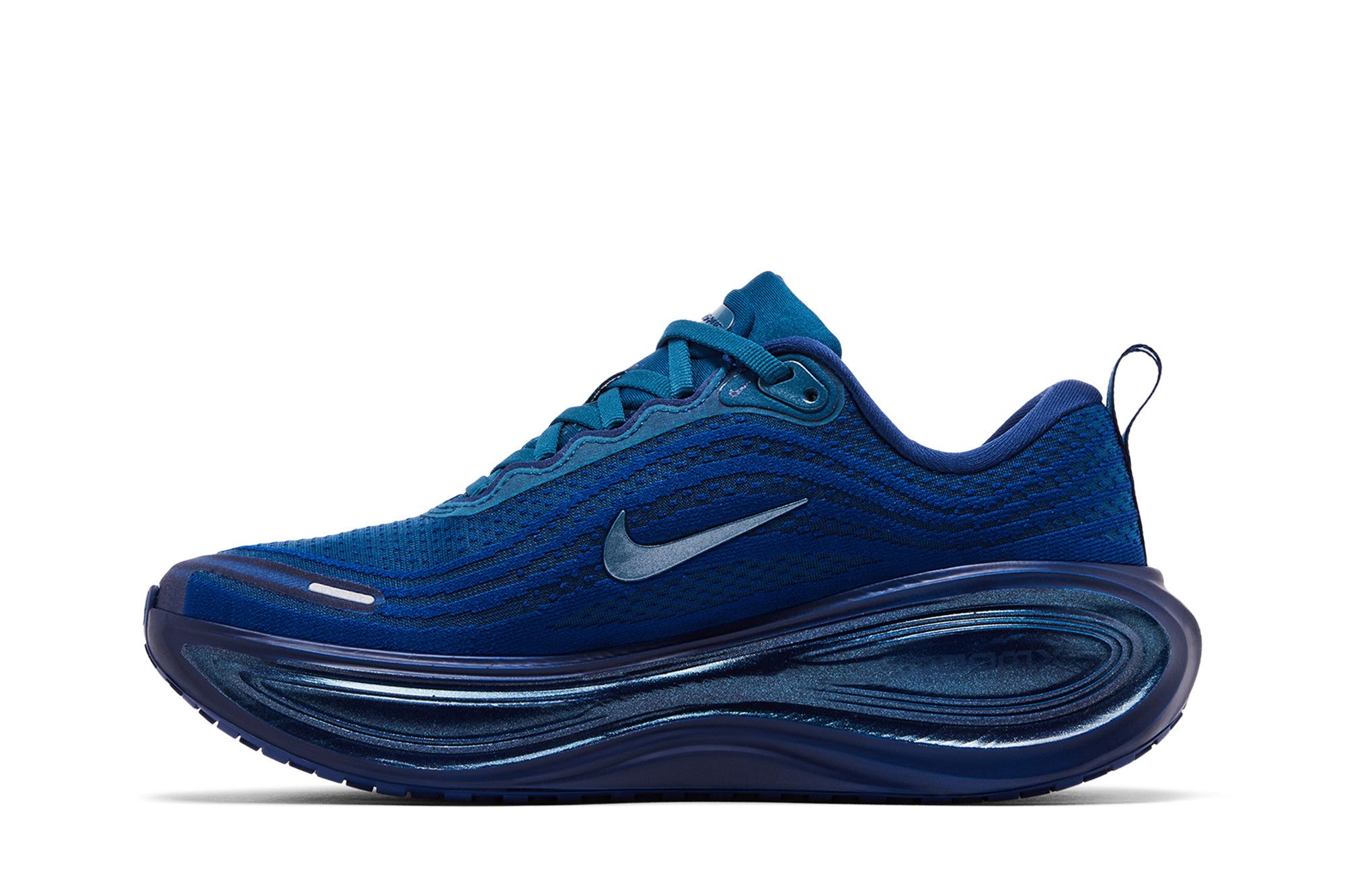 Shop (W) 耐克Zoom Vomero Plus Swarovski 蓝力运动鞋 IM7389-499