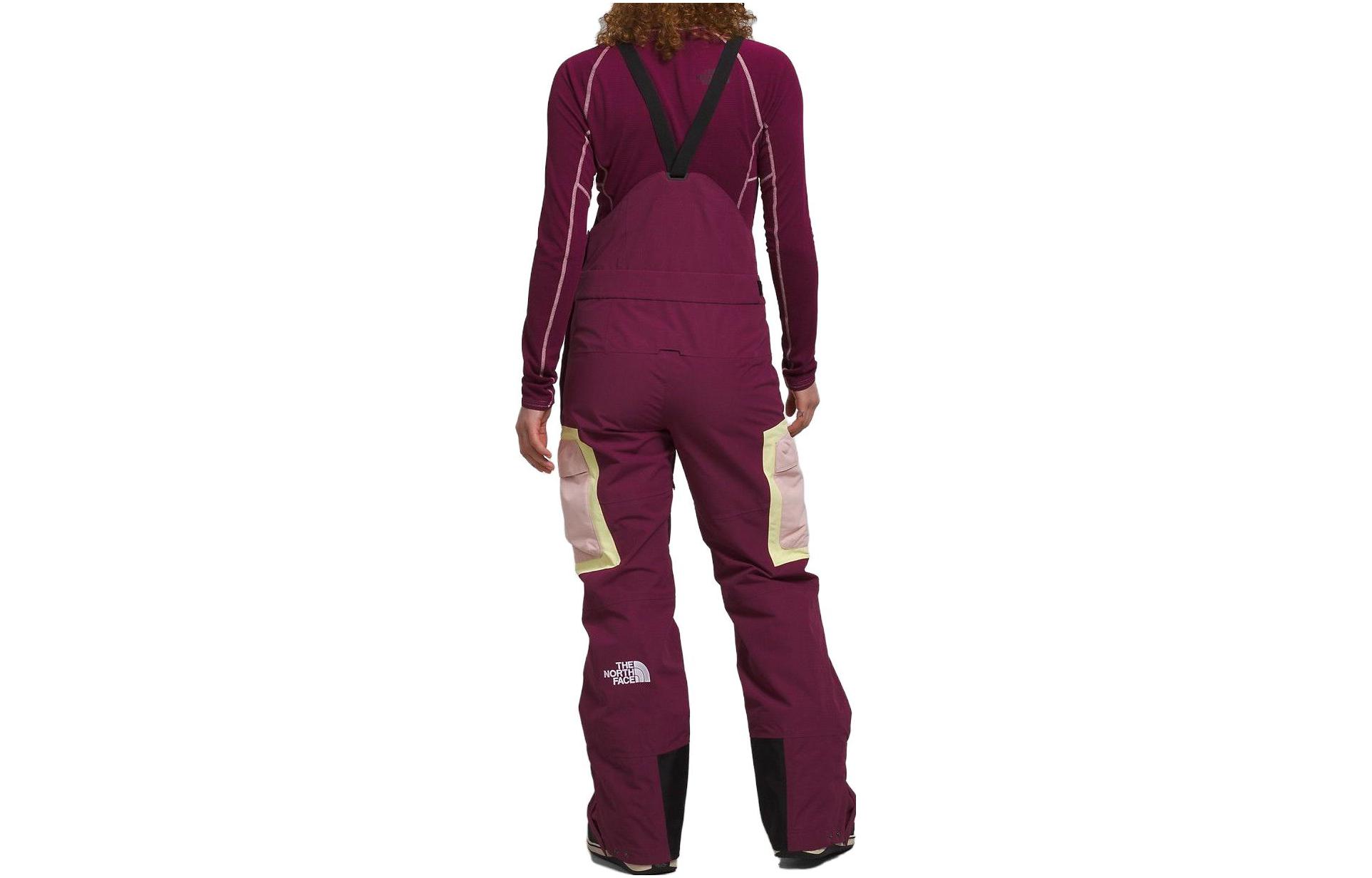 Lookbook (W) The North Face Celana Panjang Bib Merah dengan Tali Bahu Ganda. NF0A82VX-I0H