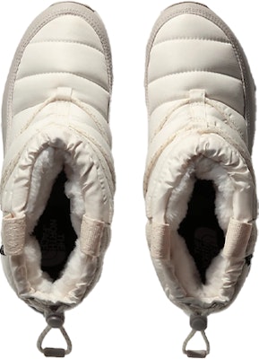 The North Face 防水繫帶中筒戶外靴 女款 白色 Shop The North Face 防水繫帶中筒戶外靴 女款 白色