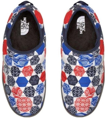 (W) The North Face Thermoball Traction Mule 'Hitam-Merah' NF0A3V1H3Z2-060 Lookbook (W) The North Face Thermoball Traction Mule 'Hitam-Merah' NF0A3V1H3Z2-060