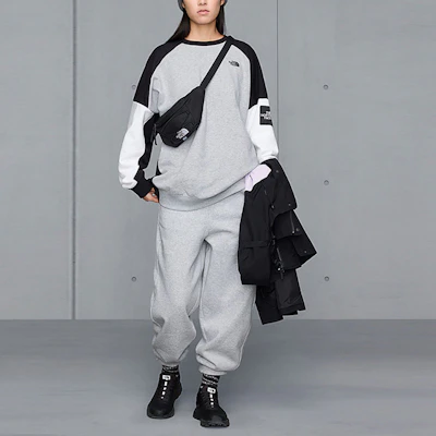 (W) The North Face UE 系列拼色繡標針織女款灰色衛衣 NF0A7WAF-X6P Lookbook (W) The North Face UE 系列拼色繡標針織女款灰色衛衣 NF0A7WAF-X6P