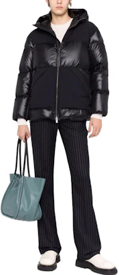 (W) THEORY FW22 Jaket Hitam Tebal Hoodie Lengan Panjang Regular Fit L0807414 Lookbook (W) THEORY FW22 Jaket Hitam Tebal Hoodie Lengan Panjang Regular Fit L0807414