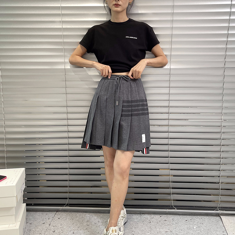 Shop (W) Falda Gris Clásica Plisada con Cordón de Thom Browne. FJK083A-J0051025