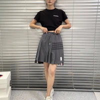 Shop (W) Thom Browne 經典灰色百褶抽繩裙. FJK083A-J0051025