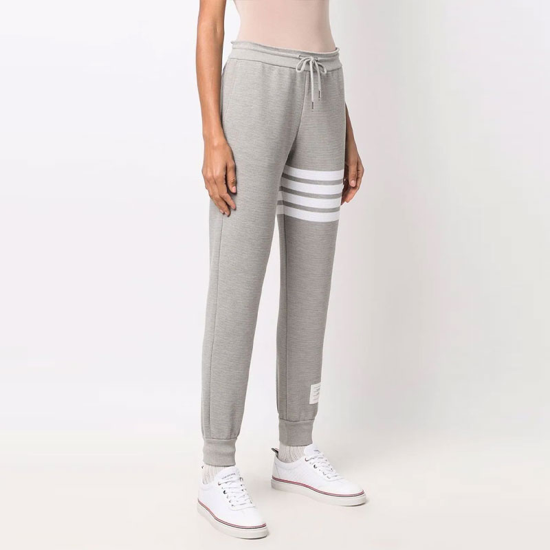 Purchase (W) 톰 브라운 그레이 포바 스트라이프 레이스업 스웻팬츠. FJQ069A-08138-055