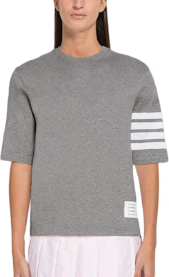 (W) THOM BROWNE Abu SS24 Four-Stripe T-Shirt Lengan Pendek Santai. FJS102G-07862 055 Order (W) THOM BROWNE Abu SS24 Four-Stripe T-Shirt Lengan Pendek Santai. FJS102G-07862 055