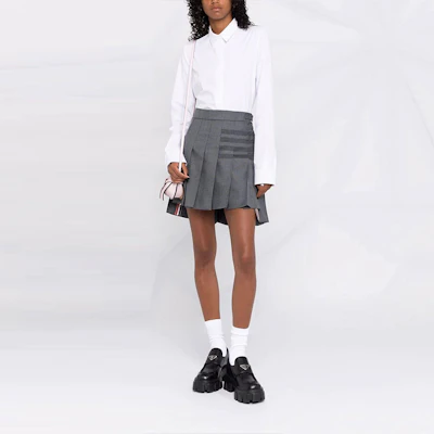 (W) 톰 브라운 하이웨이스트 플리츠 미니스커트 그레이 4바 여름 캐주얼. FGC402A-04346-035 Lookbook (W) 톰 브라운 하이웨이스트 플리츠 미니스커트 그레이 4바 여름 캐주얼. FGC402A-04346-035