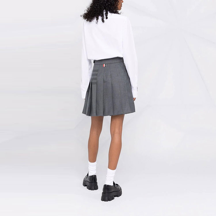 Shop (W) 톰 브라운 하이웨이스트 플리츠 미니스커트 그레이 4바 여름 캐주얼. FGC402A-04346-035