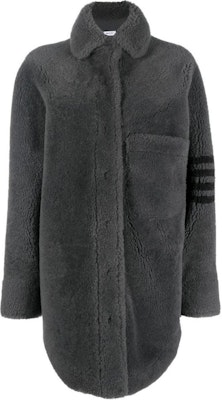 (W) 톰 브라운 라이트 그레이 4바 플러시 루즈핏 셔츠 자켓 FDSD74C-02821-025 Buy (W) 톰 브라운 라이트 그레이 4바 플러시 루즈핏 셔츠 자켓 FDSD74C-02821-025