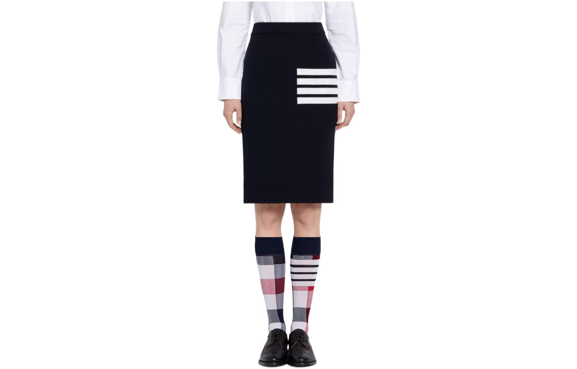 Order (W) Falda de lana azul marino Thom Browne con cuatro rayas estilo urbano. FKK061A-00014-415