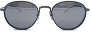 Lookbook (W) Gafas de sol ovaladas negras Thom Browne con diseño de patillas de color sólido. UES119AG0001004BLACKCHARCOAL