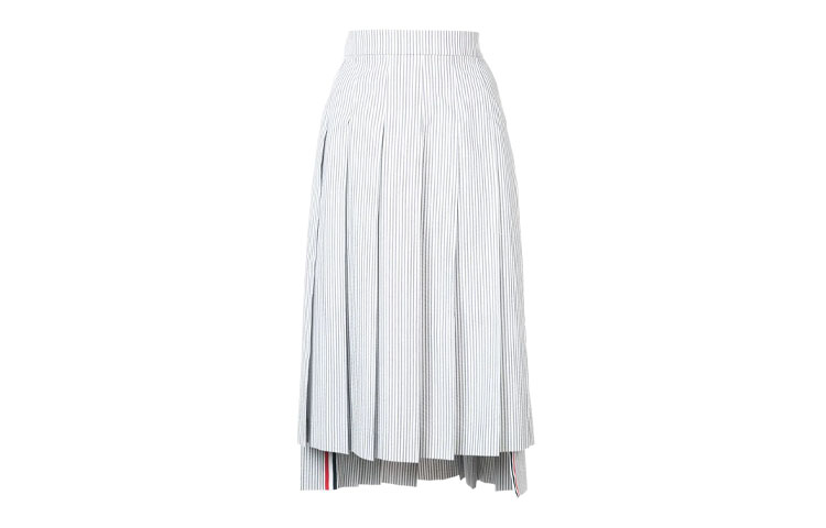 Lookbook (W) 톰 브라운 시어서커 스트라이프 비대칭 플리츠 맥시 스커트. FGC400A-00572-035