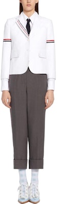 (W) Thom Browne Pantalones Casuales Gris Oscuro con Raya Lateral. FTC337-H07684-025 Lookbook (W) Thom Browne Pantalones Casuales Gris Oscuro con Raya Lateral. FTC337-H07684-025