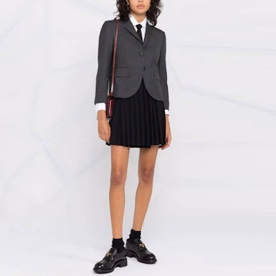 (W) 톰 브라운 싱글브레스트 숏 블레이저 다크 그레이 FBC010V-00626-025 Lookbook (W) 톰 브라운 싱글브레스트 숏 블레이저 다크 그레이 FBC010V-00626-025