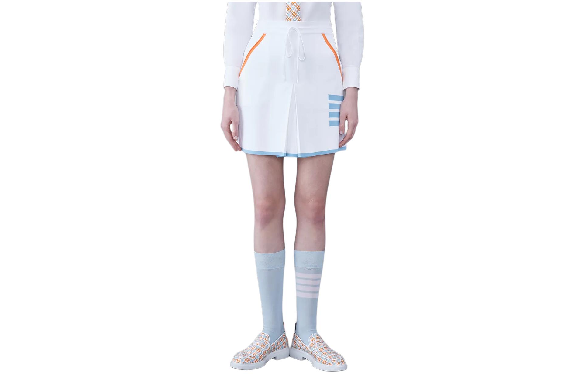 Order (W) Falda Mini Elástica Clásica 4 Rayas SS24 Blanca de THOM BROWNE. FKK122A-Y5502-100