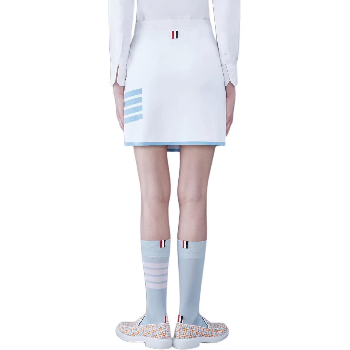 Lookbook (W) Falda Mini Elástica Clásica 4 Rayas SS24 Blanca de THOM BROWNE. FKK122A-Y5502-100