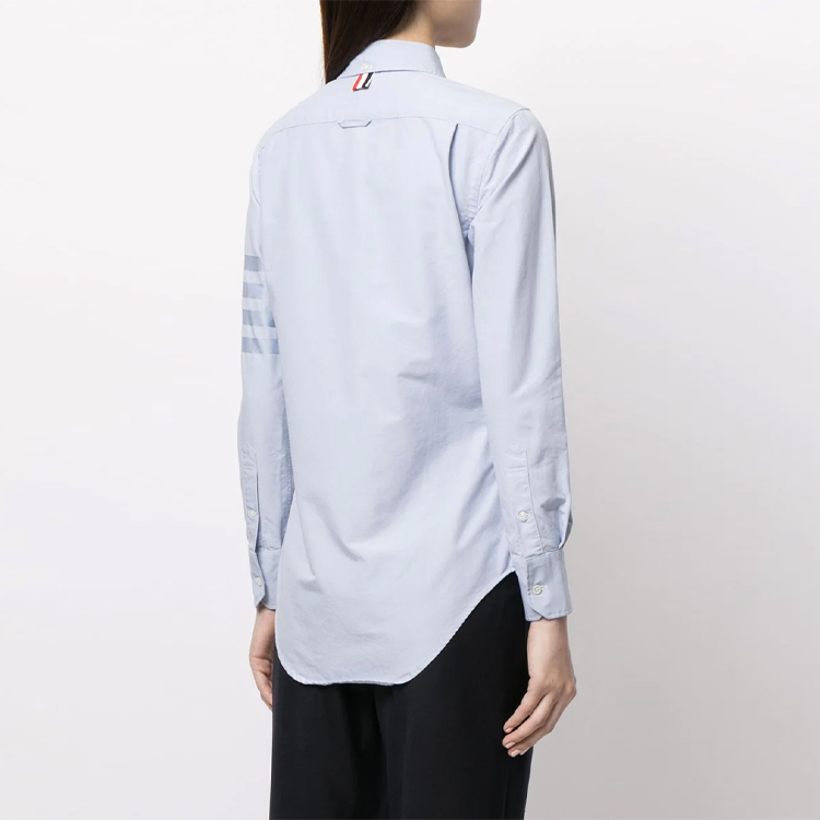 Purchase (W) THOM BROWNE Kemeja Lengan Panjang Biru dengan Logo dan Empat Garis Bar FLL005A-06496-480