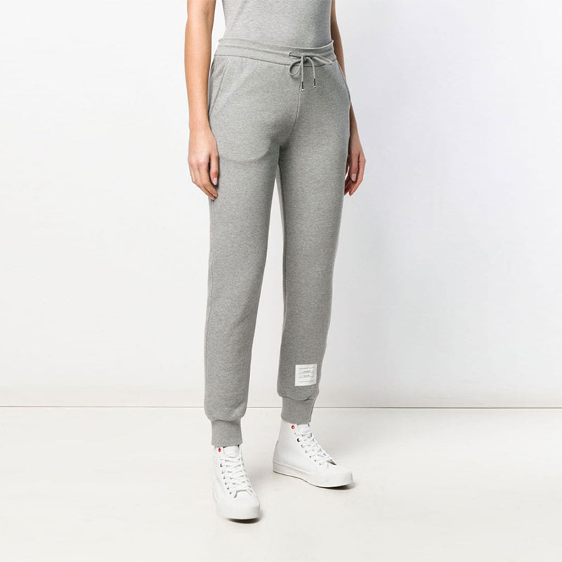 Purchase (W) Thom Browne Pantalones Jogger Ajuste Clásico Tejidos Gris Claro FJQ024A-03377-055