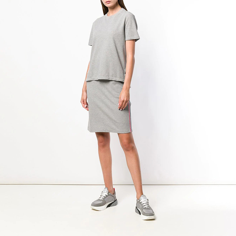 (Women) Thom Browne Crewneck T-Shirt Grey with Stripe Design FW21 Summer Tee. FJS013A-00050-055 圖 4