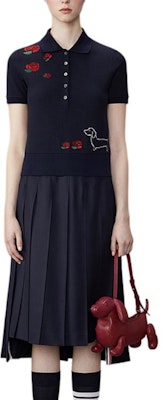 (W) 톰 브라운 플로럴 슬림핏 폴로 셔츠 네이비 블루. FJP096E-00050-415 Lookbook (W) 톰 브라운 플로럴 슬림핏 폴로 셔츠 네이비 블루. FJP096E-00050-415