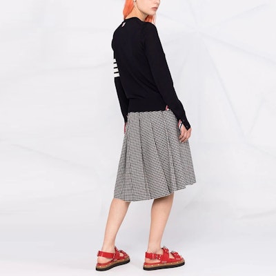 (W) Thom Browne Four-Bar Pullover Sweater Biru Navy. FKA280A-Y1014-415 Shop (W) Thom Browne Four-Bar Pullover Sweater Biru Navy. FKA280A-Y1014-415