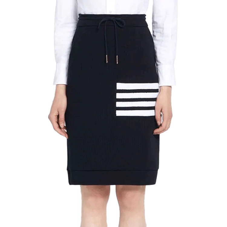 Lookbook (W) Falda Midi Thom Browne con Estampado de Cuatro Rayas. FJK044A-07693-415