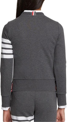 (W) 톰 브라운 FW22 클래식 4-바 그레이 크루넥 스웨트셔츠 다크 그레이. FJT002A-00535-025 Shop (W) 톰 브라운 FW22 클래식 4-바 그레이 크루넥 스웨트셔츠 다크 그레이. FJT002A-00535-025