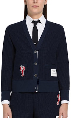 (W) 톰브라운 FW22 네이비 블루 브이넥 버튼 니트 가디건. FJT221-EJ000-3415 Shop (W) 톰브라운 FW22 네이비 블루 브이넥 버튼 니트 가디건. FJT221-EJ000-3415