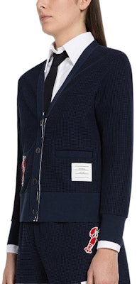 (W) 톰브라운 FW22 네이비 블루 브이넥 버튼 니트 가디건. FJT221-EJ000-3415 Purchase (W) 톰브라운 FW22 네이비 블루 브이넥 버튼 니트 가디건. FJT221-EJ000-3415