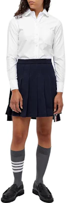 (W) 톰브라운 FW22 화이트 솔리드 싱글브레스티드 긴소매 셔츠 FLL019B-03634-100 Lookbook (W) 톰브라운 FW22 화이트 솔리드 싱글브레스티드 긴소매 셔츠 FLL019B-03634-100