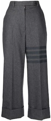 (W) THOM BROWNE FW22 Celana Wide-Leg 4-Bar Klasik Abu-Abu. FTC444A-06393-035 Buy (W) THOM BROWNE FW22 Celana Wide-Leg 4-Bar Klasik Abu-Abu. FTC444A-06393-035