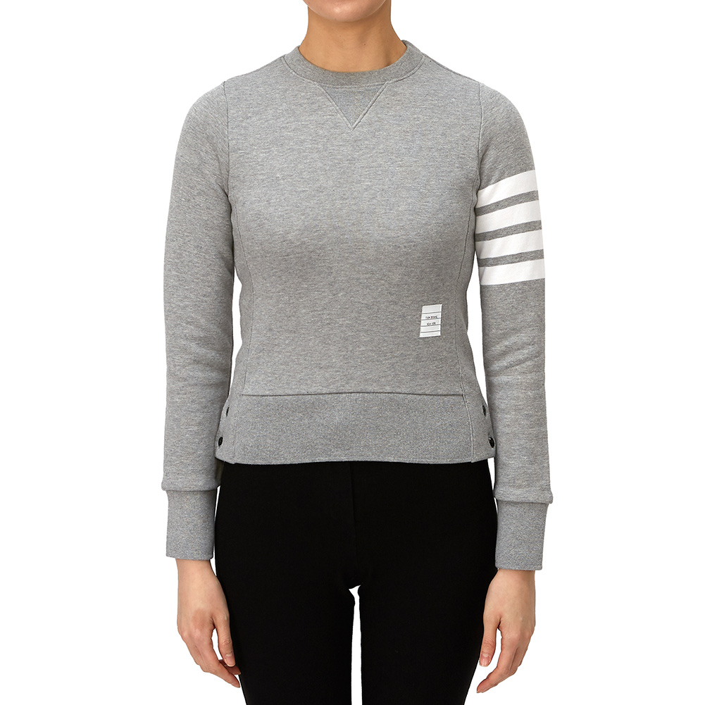 Shop (W) トムブラウン FW22 グレー クラシック 4ストライプ ロゴ プルオーバー スウェットシャツ FJT002A-00535-055