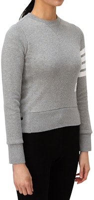 (W) トムブラウン FW22 グレー クラシック 4ストライプ ロゴ プルオーバー スウェットシャツ FJT002A-00535-055 Details for (W) トムブラウン FW22 グレー クラシック 4ストライプ ロゴ プルオーバー スウェットシャツ FJT002A-00535-055