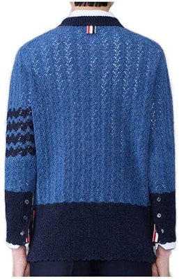 (W) トムブラウン FW23 ストライプ柄ニットプルオーバーセーター ブルー FKA480A-Y1026-435 Lookbook (W) トムブラウン FW23 ストライプ柄ニットプルオーバーセーター ブルー FKA480A-Y1026-435