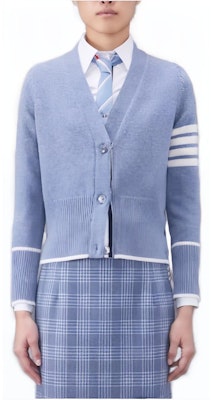 (W) Thom Browne FW23 Cardigan Rajut Bergaris V-Neck Biru Muda FKC520A-Y1029-440 Buy (W) Thom Browne FW23 Cardigan Rajut Bergaris V-Neck Biru Muda FKC520A-Y1029-440