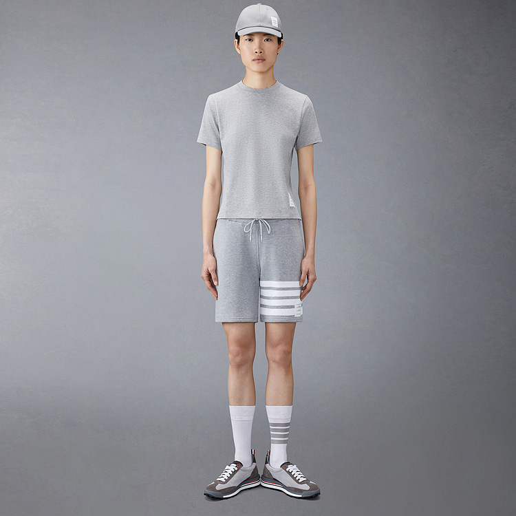 Lookbook (W) THOM BROWNE FW23 Celana Pendek Santai Wanita Four-Bar Drawstring Straight-Leg. FJQ056A00535