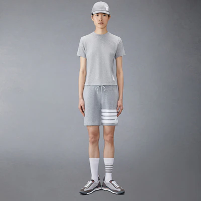 (W) THOM BROWNE FW23 Celana Pendek Santai Wanita Four-Bar Drawstring Straight-Leg. FJQ056A00535 Lookbook (W) THOM BROWNE FW23 Celana Pendek Santai Wanita Four-Bar Drawstring Straight-Leg. FJQ056A00535