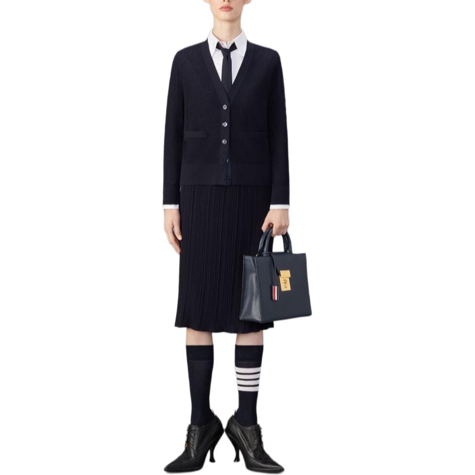 Lookbook (W) THOM BROWNE FW24 海軍藍V領鈕扣休閒長袖毛衣 FKC589A-Y1045-415