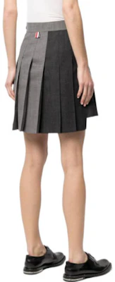 (W) 톰 브라운 그라데이션 하이웨이스트 스트라이프 플리츠 스커트 여성 - 그레이. FGC789F-00473-025 Shop (W) 톰 브라운 그라데이션 하이웨이스트 스트라이프 플리츠 스커트 여성 - 그레이. FGC789F-00473-025