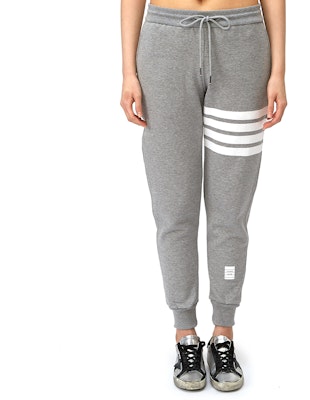 (W) Celana Jogger Thom Browne Abu-Abu, 4-Stripes, Koleksi FW21 FJQ001A-00535-055 Details for (W) Celana Jogger Thom Browne Abu-Abu, 4-Stripes, Koleksi FW21 FJQ001A-00535-055