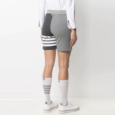 (W) THOM BROWNE Celana Pendek Kasual Abu-Abu 4-Bar Patchwork dengan Tali Serut. FJQ056F-00535-982 Shop (W) THOM BROWNE Celana Pendek Kasual Abu-Abu 4-Bar Patchwork dengan Tali Serut. FJQ056F-00535-982