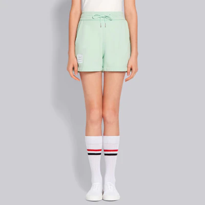 (W) Thom Browne Celana Pendek Katun Hijau Muda Mid-Rise dengan Pola Logo. FJQ051B-03377-350 Shop (W) Thom Browne Celana Pendek Katun Hijau Muda Mid-Rise dengan Pola Logo. FJQ051B-03377-350