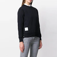 Shop (W) 톰 브라운 네이비 크루넥 스웻셔츠 백 스트라이프 디테일. FJT070A-03377-415