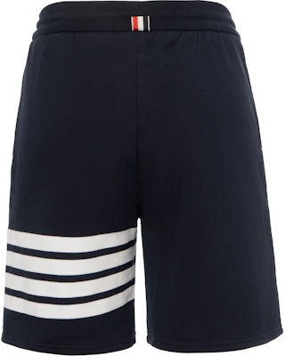 (W) Thom Browne Navy Drawstring 4-Bar Bermuda Celana Pendek Santai. FJQ056A-00535-415 Lookbook (W) Thom Browne Navy Drawstring 4-Bar Bermuda Celana Pendek Santai. FJQ056A-00535-415