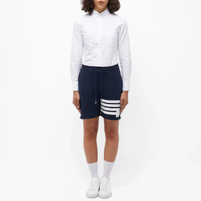 (W) Thom Browne Navy Drawstring 4-Bar Bermuda Celana Pendek Santai. FJQ056A-00535-415 Shop (W) Thom Browne Navy Drawstring 4-Bar Bermuda Celana Pendek Santai. FJQ056A-00535-415